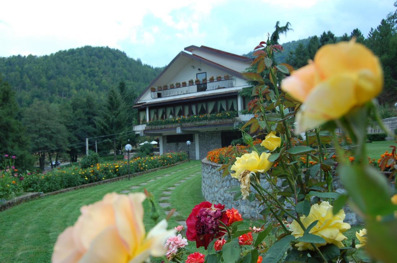 Hotel Lo Sciatore Cotronei Bagian luar foto