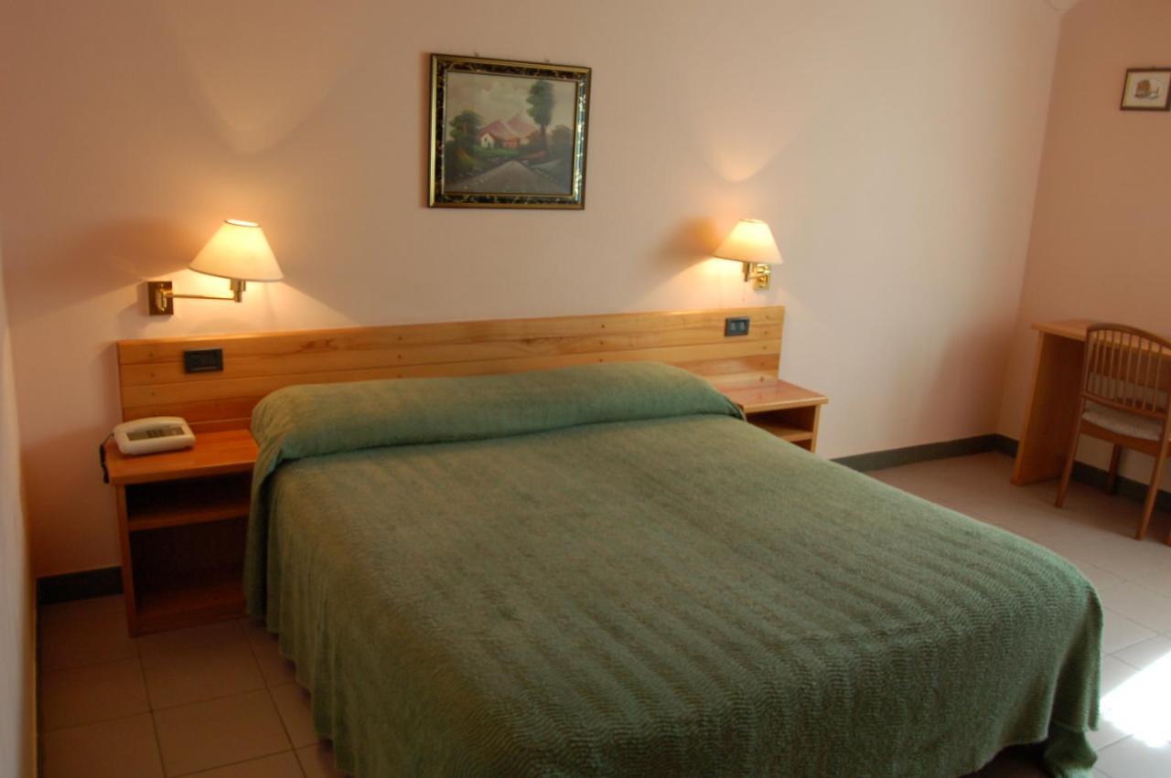 Hotel Lo Sciatore Cotronei Bagian luar foto