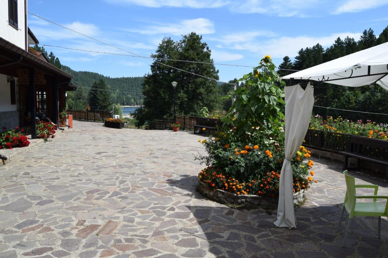 Hotel Lo Sciatore Cotronei Bagian luar foto