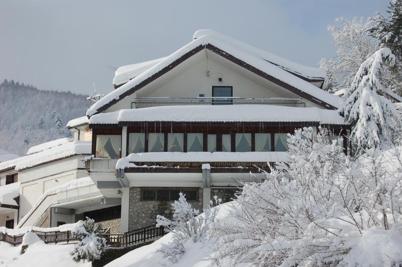 Hotel Lo Sciatore Cotronei Bagian luar foto