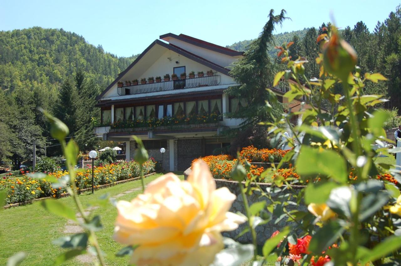Hotel Lo Sciatore Cotronei Bagian luar foto