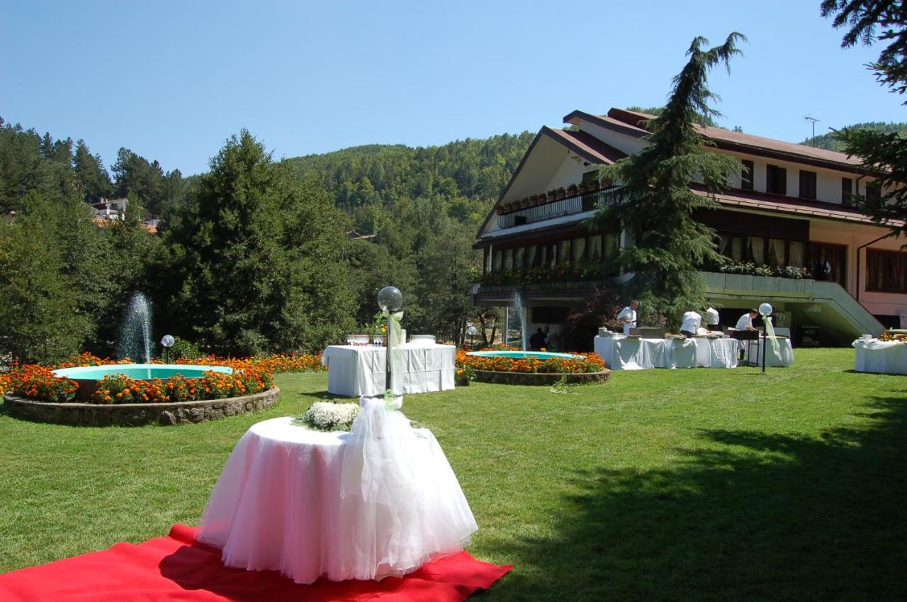 Hotel Lo Sciatore Cotronei Bagian luar foto