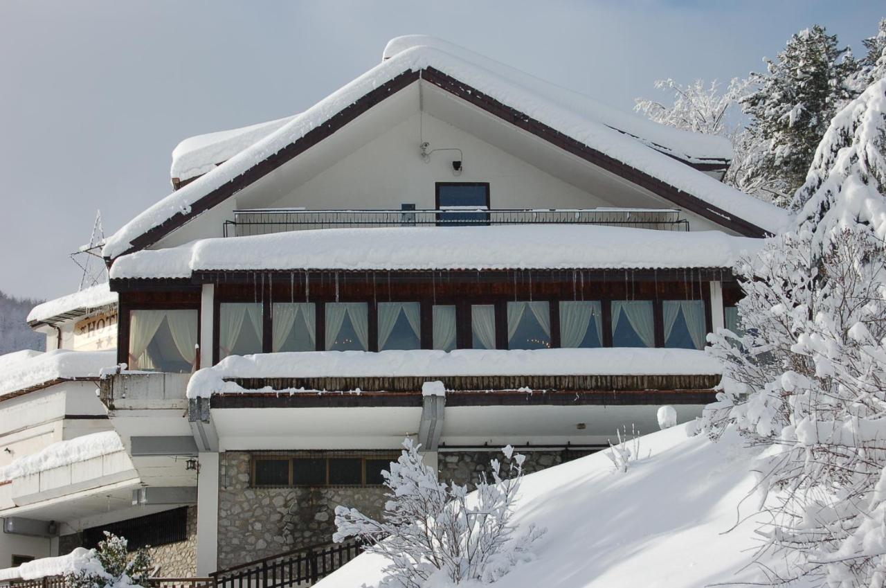 Hotel Lo Sciatore Cotronei Bagian luar foto