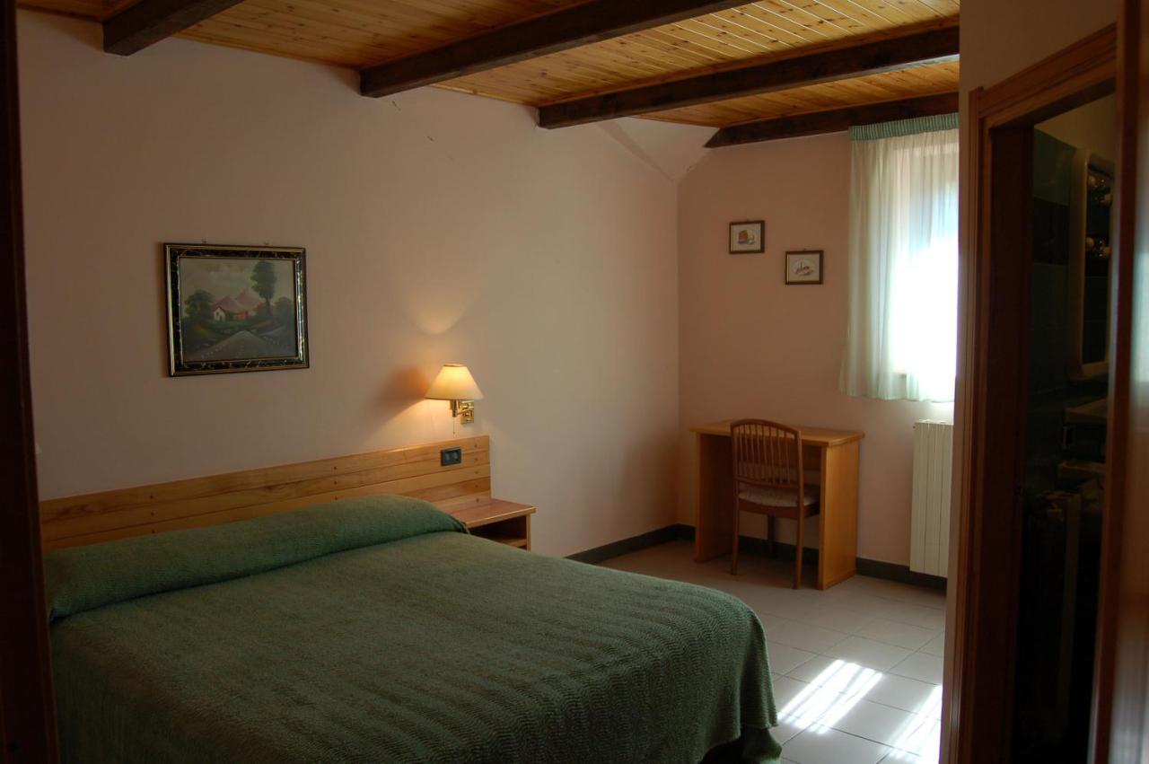 Hotel Lo Sciatore Cotronei Bagian luar foto