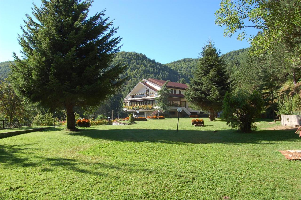 Hotel Lo Sciatore Cotronei Bagian luar foto