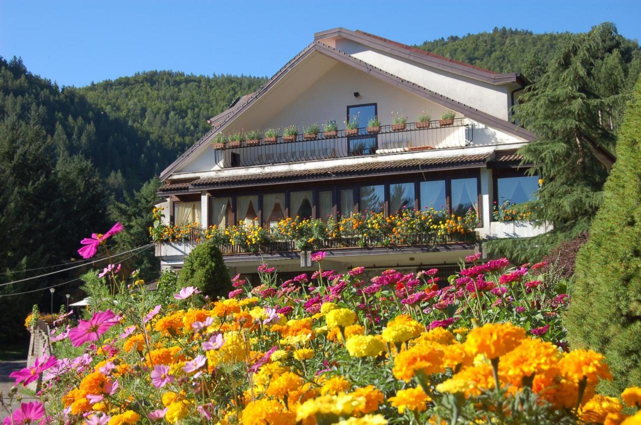 Hotel Lo Sciatore Cotronei Bagian luar foto