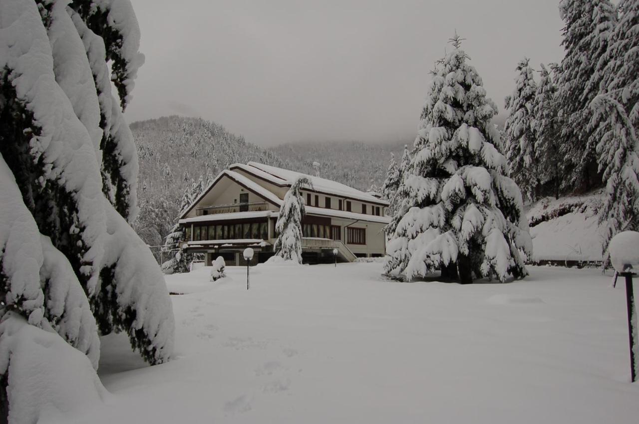 Hotel Lo Sciatore Cotronei Bagian luar foto