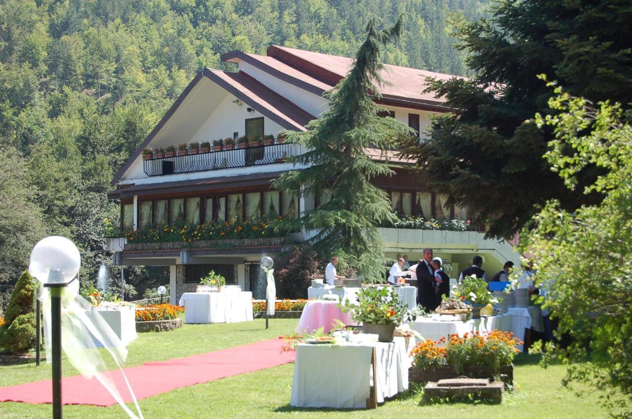 Hotel Lo Sciatore Cotronei Bagian luar foto