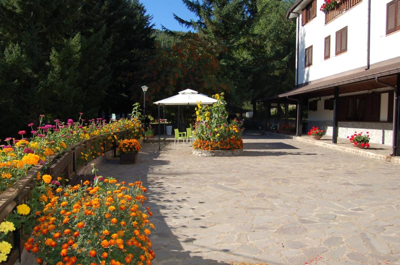 Hotel Lo Sciatore Cotronei Bagian luar foto