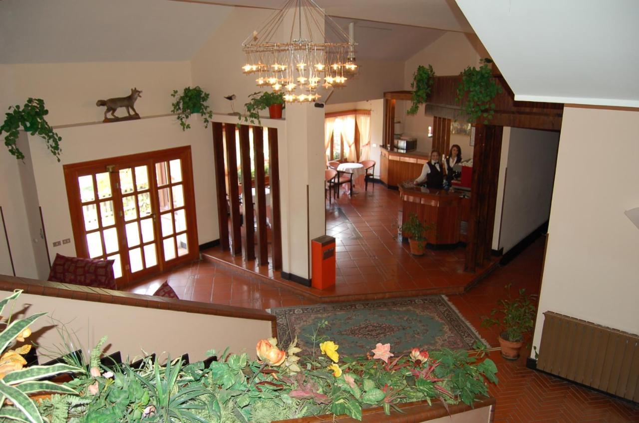 Hotel Lo Sciatore Cotronei Bagian luar foto