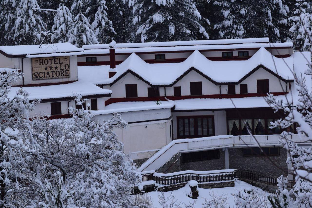 Hotel Lo Sciatore Cotronei Bagian luar foto