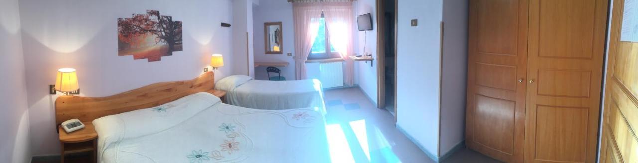 Hotel Lo Sciatore Cotronei Bagian luar foto